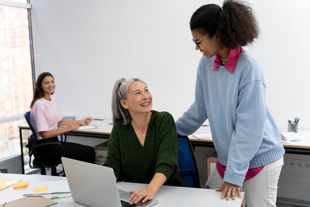 Trabalhadores voltando para o escritório