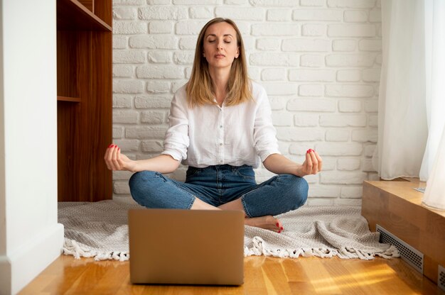 Trabalhar em casa conceito de gerenciamento de tempo