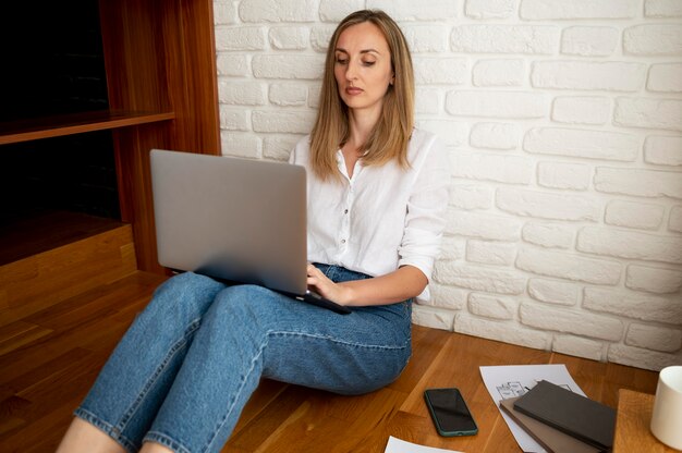 Trabalhar em casa conceito de gerenciamento de tempo