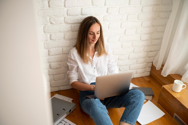 Trabalhar em casa conceito de gerenciamento de tempo