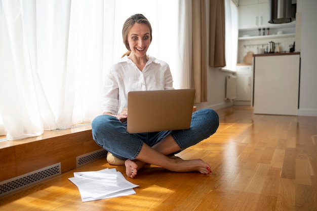 Trabalhar em casa conceito de gerenciamento de tempo