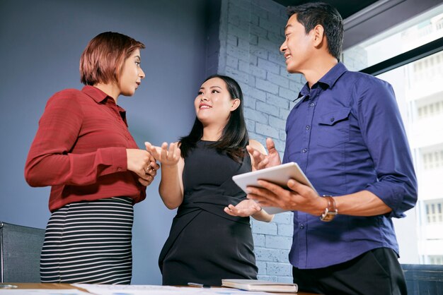 Trabalho de distribuição do empresário feminino