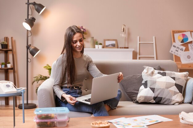 Trabalho em casa do laptop