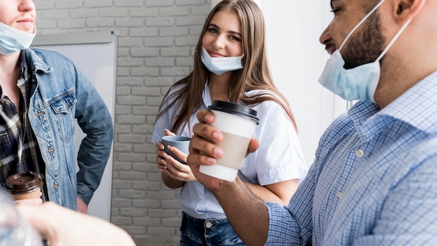 Foto grátis trabalho em equipe de empresários