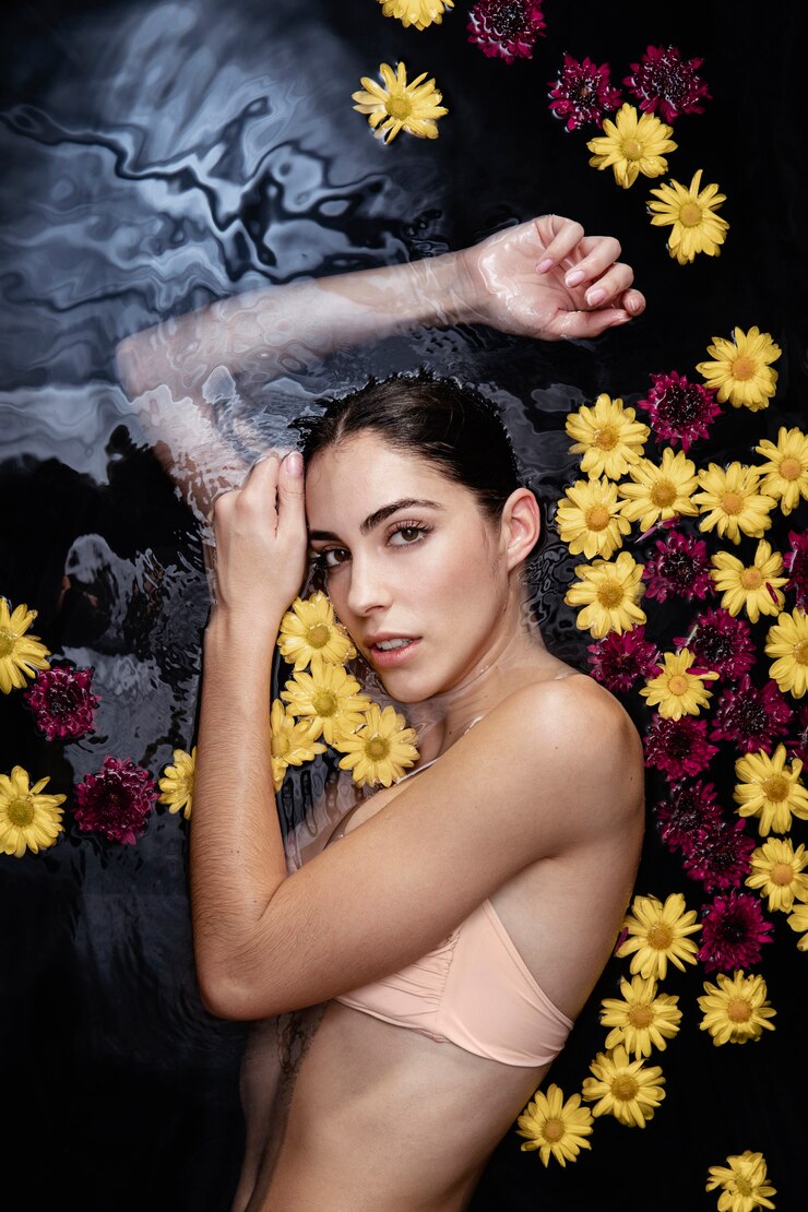 Foto grátis tratamento de pele para mulher jovem e bonita