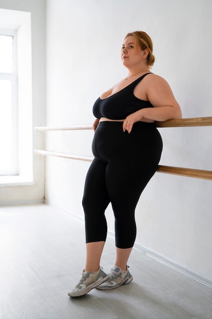 Treinamento de dançarino profissional plus size de tiro completo