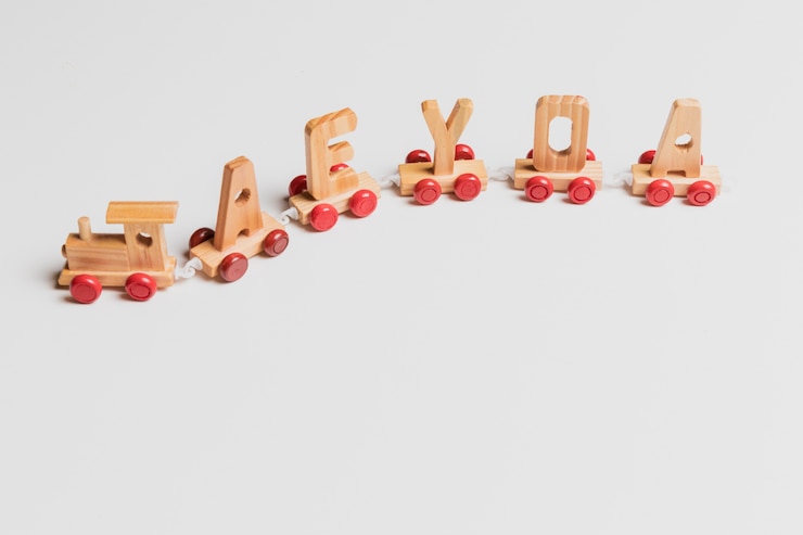 Foto grátis trem de brinquedo com letras