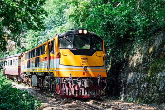 trem velho na Tailândia