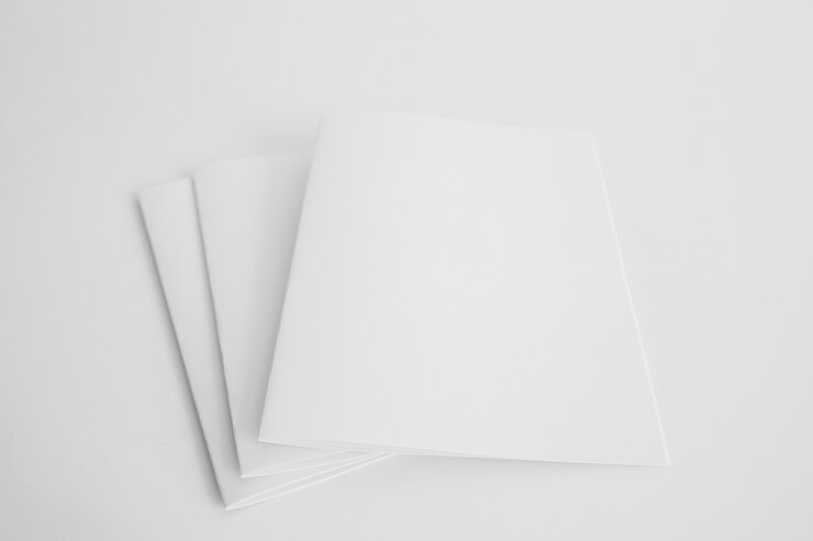 Foto grátis três brochuras em branco