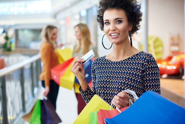 Três os melhores amigos no shopping