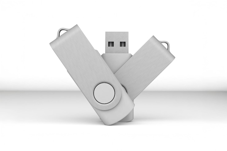 Foto grátis três unidades flash usb giratórias brancas