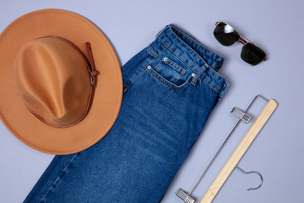 Troca de guarda-roupa de primavera em vista superior