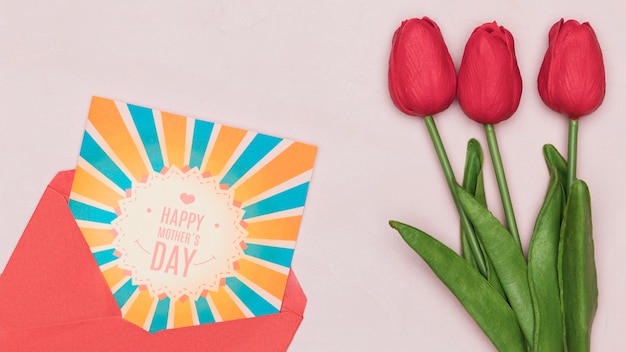 Foto grátis tulipas para dia das mães com cartão