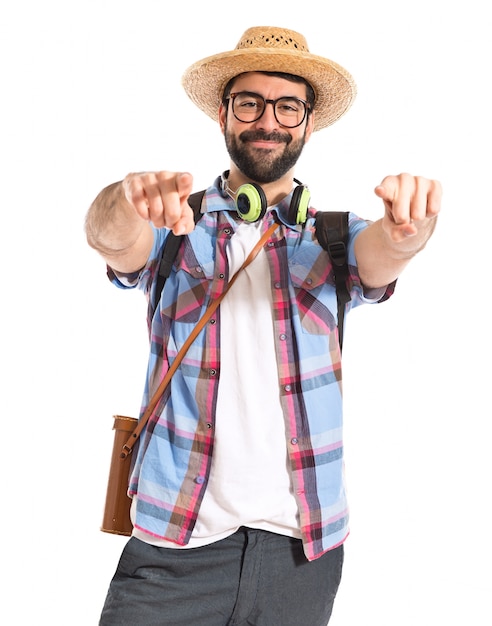 Foto grátis turista apontando para a frente