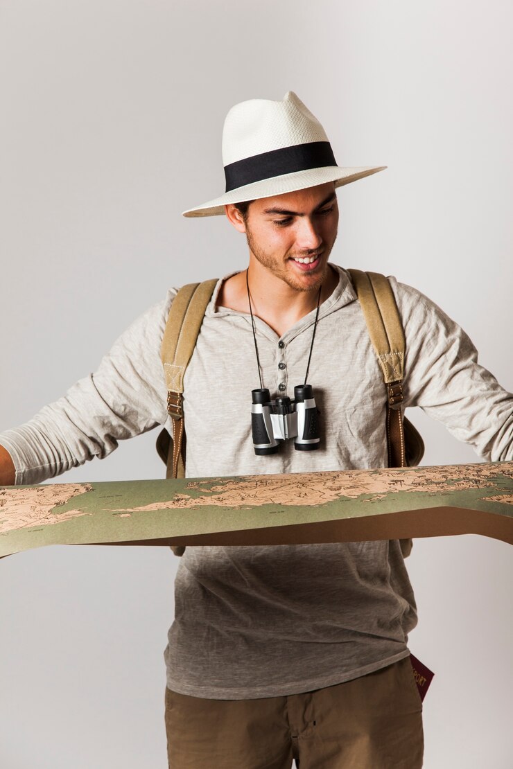 Foto grátis turista estilo hipster com mapa