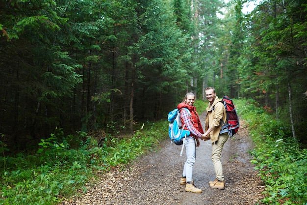 Turistas na floresta