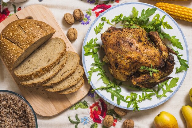 Turquia para ação de graças ao lado do pão