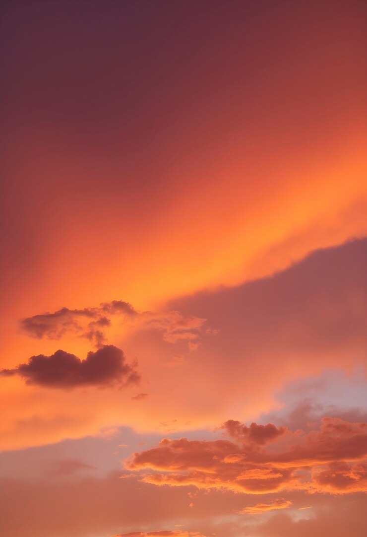 Um belo céu ao pôr-do-sol