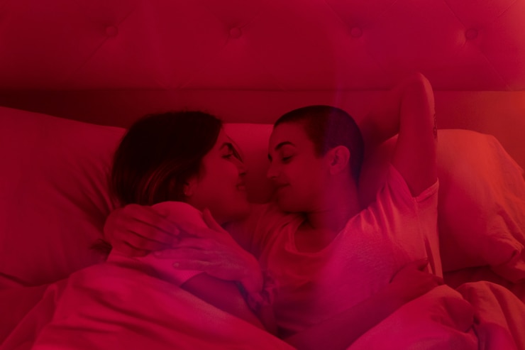 Foto grátis um casal trans a passar tempo de qualidade juntos.