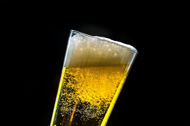 Um copo de fotografia macro de cerveja gelada