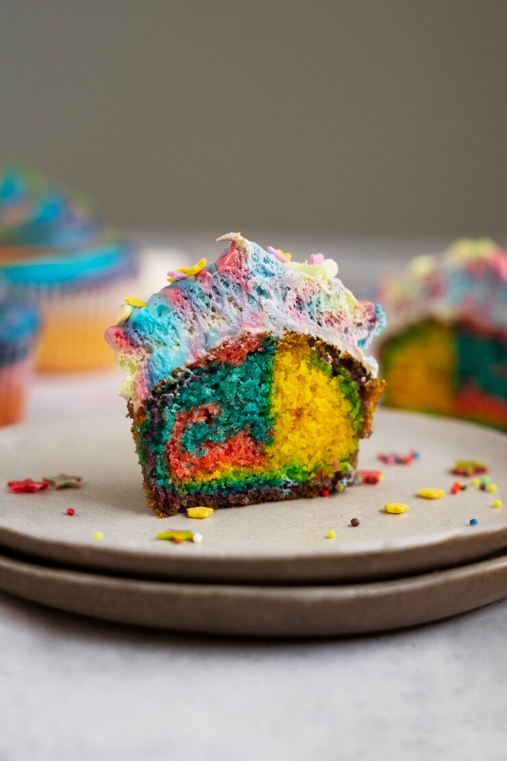 Foto grátis um delicioso cupcake arco-íris.
