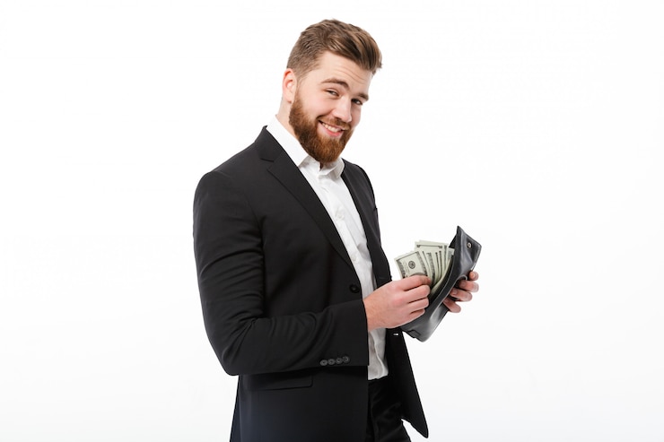 Foto grátis um feliz homem de negócios barbudo com uma bolsa de dinheiro.