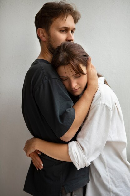 Um jovem casal que sofre de doenças sexualmente transmissíveis