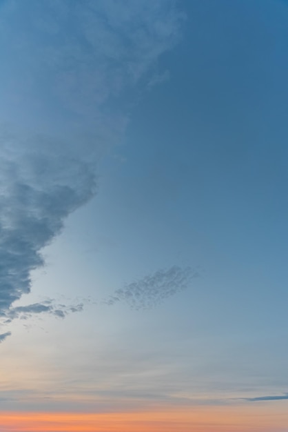 Uma bela foto do céu e das nuvens.