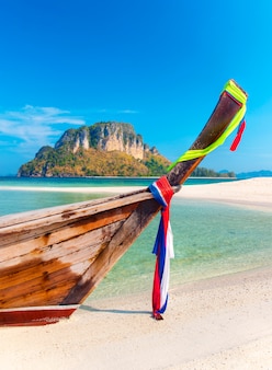 Uma bela praia na tailândia