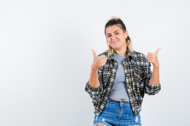 Uma expressiva jovem posando