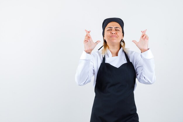 Foto grátis uma expressiva jovem posando