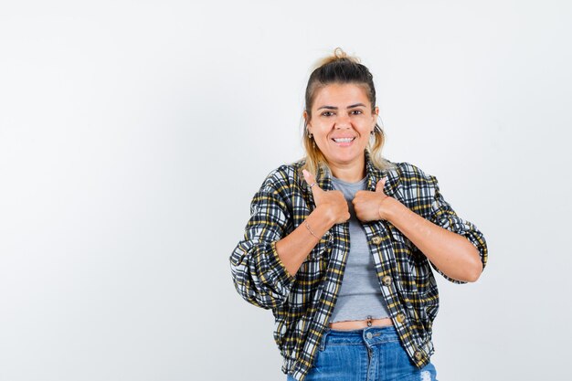 Uma expressiva jovem posando