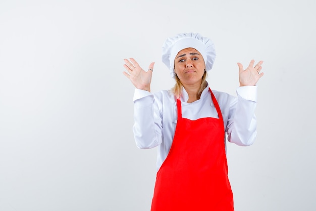 Foto grátis uma expressiva jovem posando