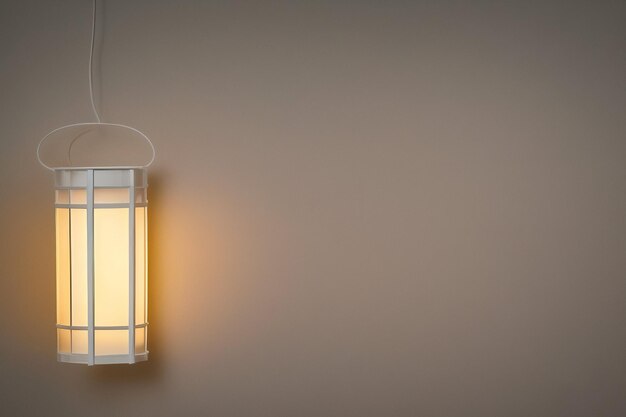 Foto grátis uma lanterna com uma luz amarela sobre ela