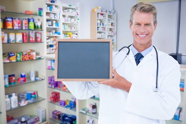 Foto grátis uniforme do doutor médica farmacêutica vazias