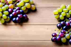 Foto grátis uvas em uma mesa de madeira