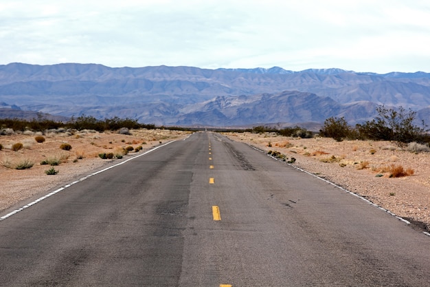 Valley of Fire Nevada Highway antes de entrar no vale do parque.