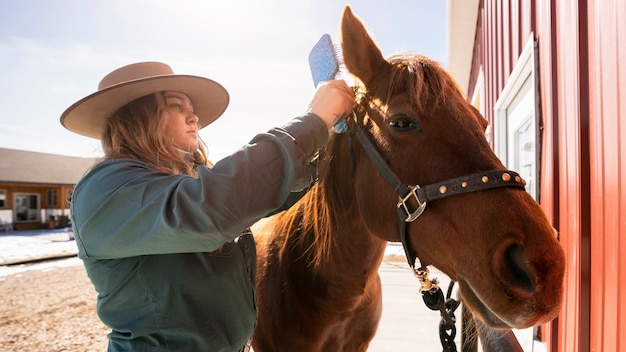 Vaqueira com um cavalo