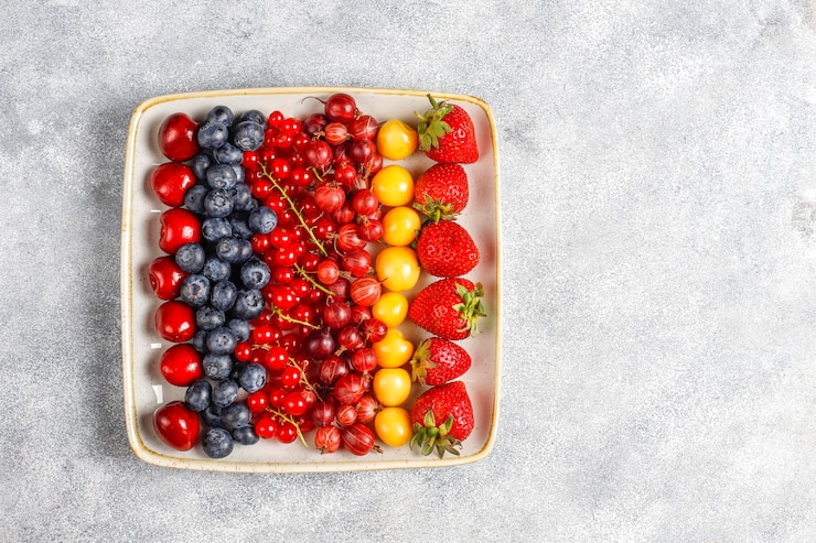 Foto grátis várias frutas frescas no verão