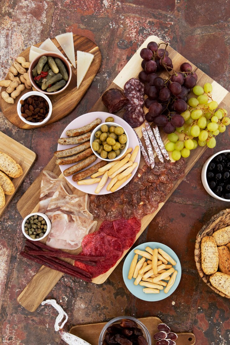 Foto grátis variedade de comida saborosa postura plana