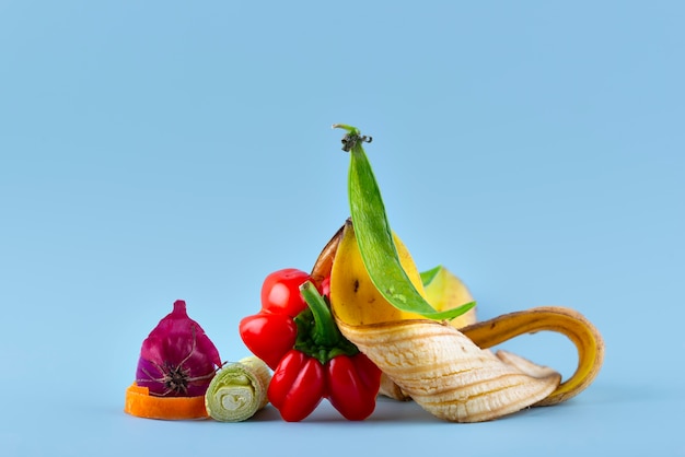 Foto grátis variedade de composto feito de comida estragada