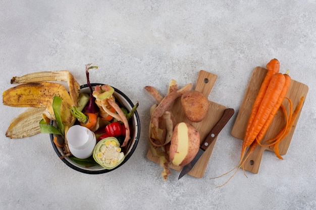 Foto grátis variedade de composto feito de comida estragada