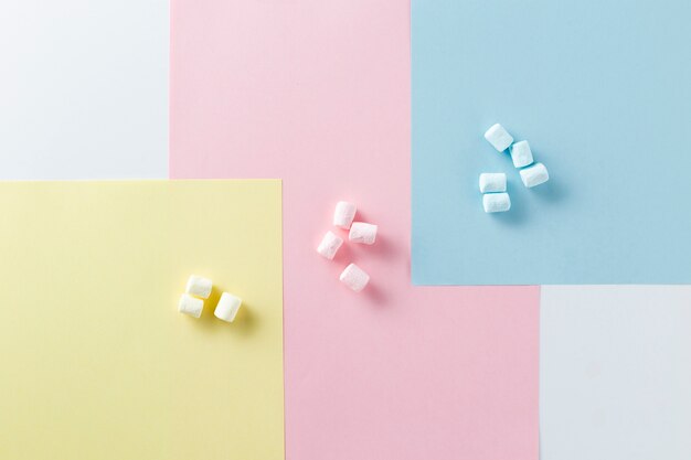 Variedade de cores com marshmallows