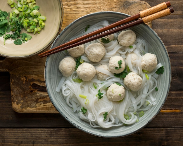 Variedade de deliciosa tigela de bakso