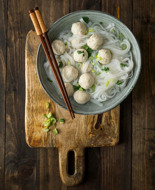 Variedade de deliciosa tigela de bakso