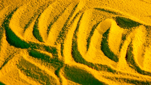 Foto grátis variedade de formas de linha na areia