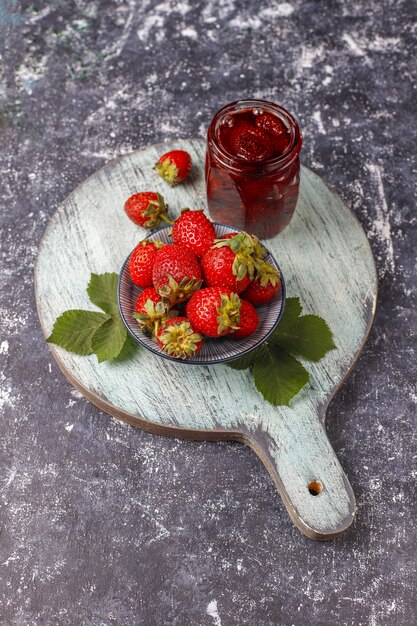 Variedade de geléias de frutas vermelhas, vista de cima