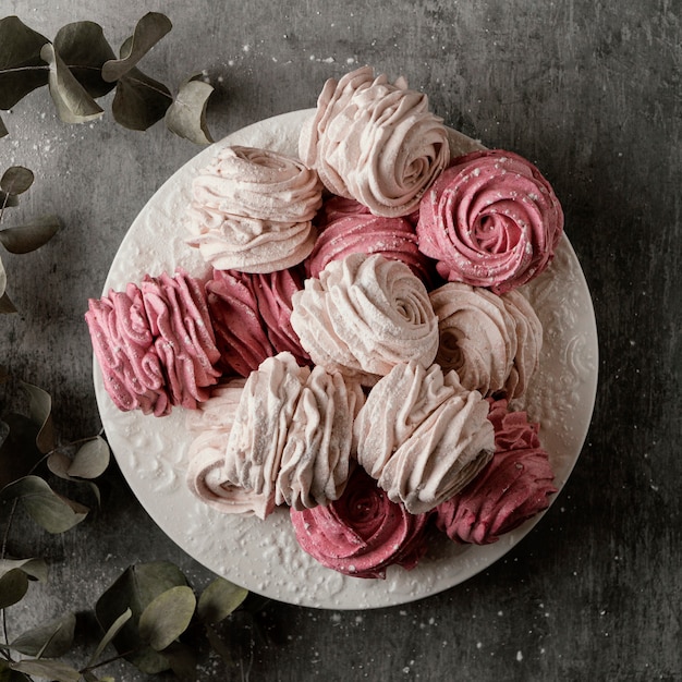 Foto grátis variedade de guloseimas deliciosas e doces