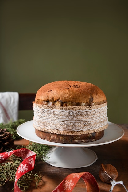 Foto grátis variedade de naturezas mortas com delicioso panetone