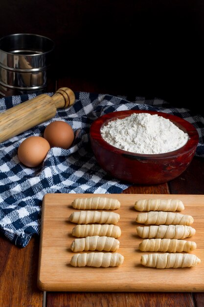 Foto grátis variedade de palitos de queijo venezuelano tradicional